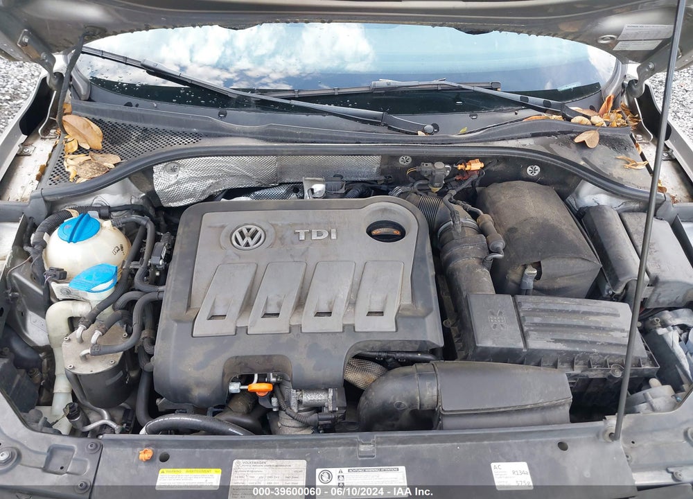 2012 VOLKSWAGEN PASSAT 2.0L TDI SE VIN: 1VWBN7A31CC104461