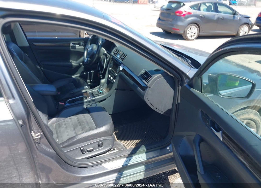 2015 VOLKSWAGEN PASSAT 2.0L TDI SEL PREMIUM VIN: 1VWCV7A30FC074796