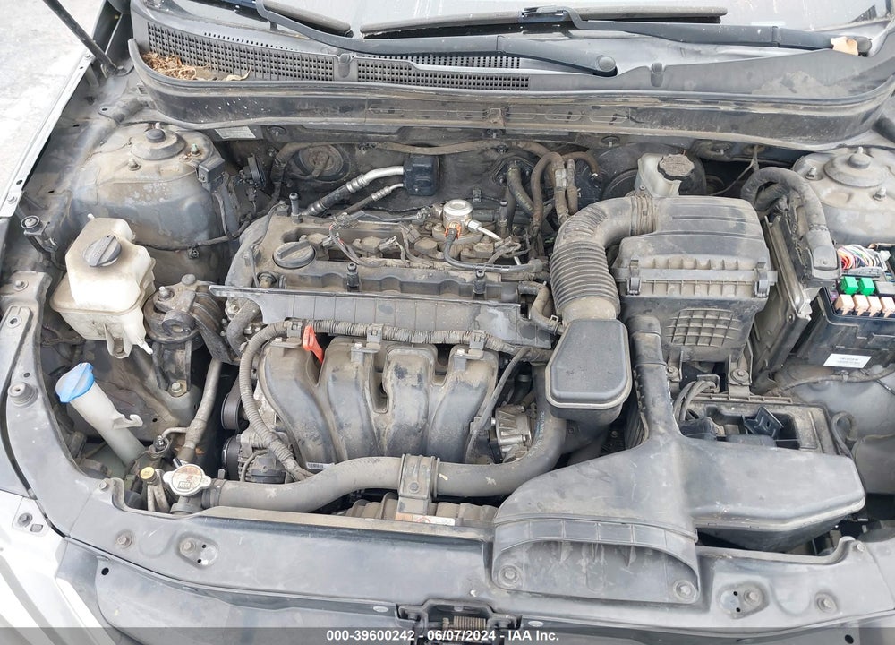 2013 HYUNDAI SONATA GLS VIN: 5NPEB4AC4DH555932