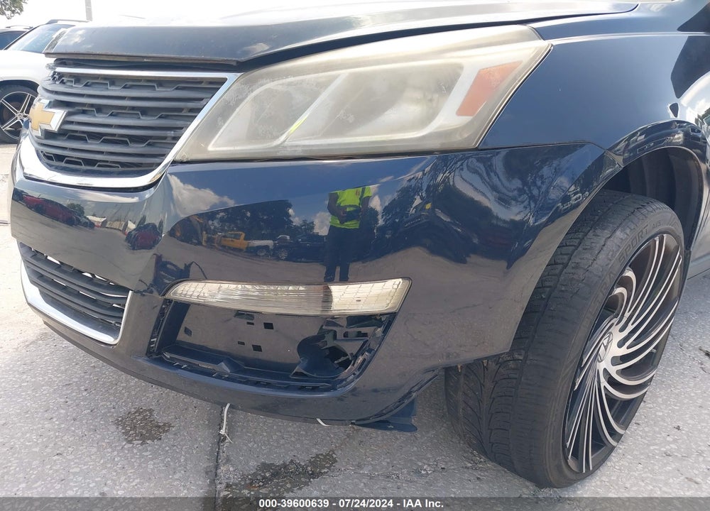 2015 CHEVROLET TRAVERSE LS VIN: 1GNKRFED1FJ204524