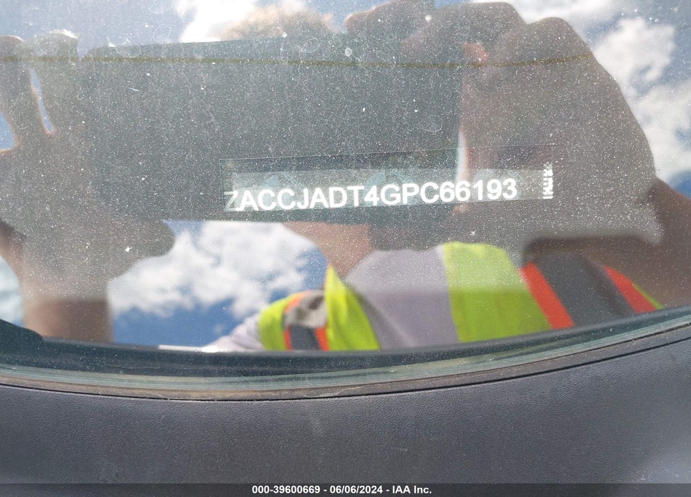 2016 JEEP RENEGADE LIMITED VIN: ZACCJADT4GPC66193