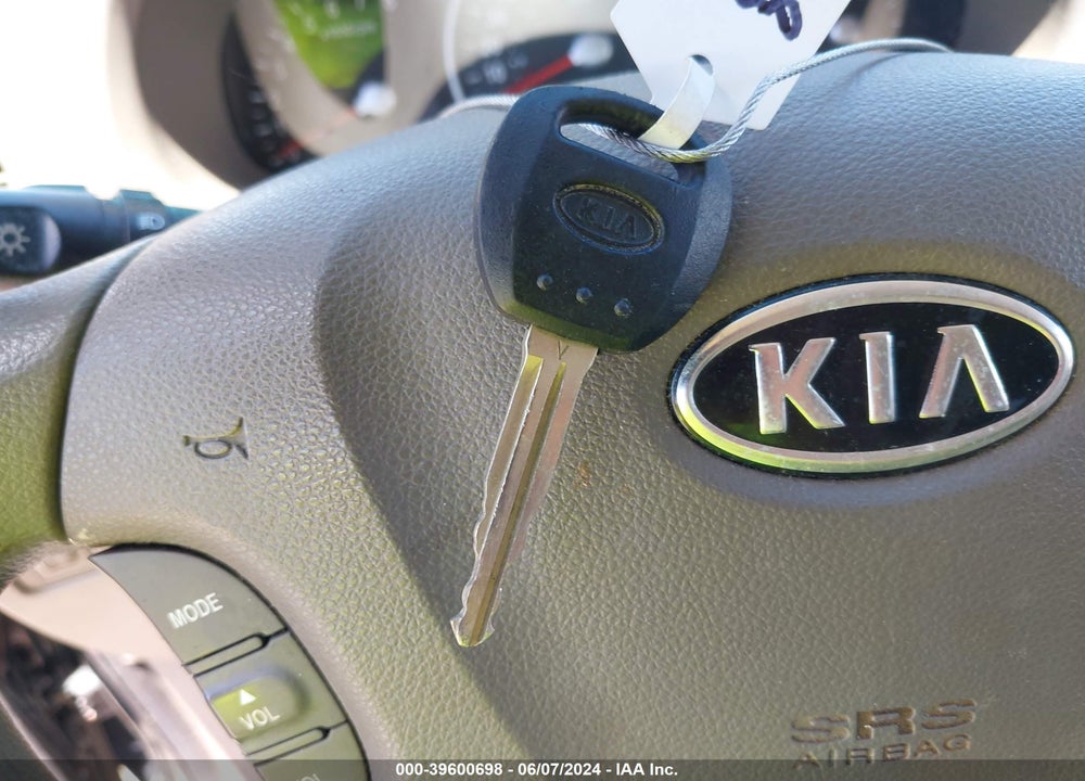 2012 KIA SEDONA LX VIN: KNDMG4C70C6477803