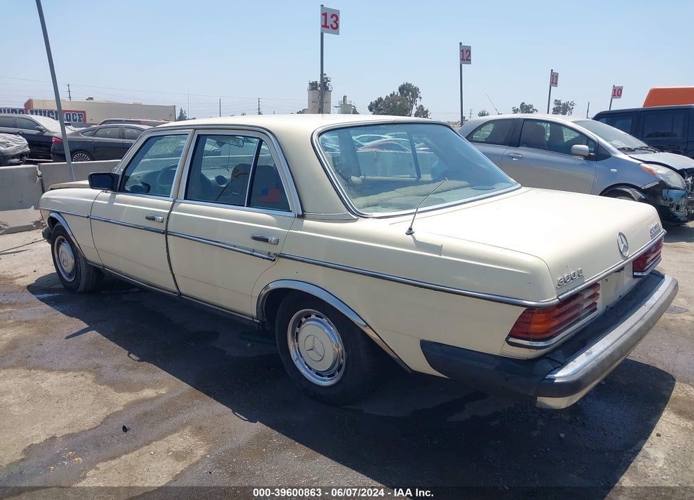 1981 MERCEDES-BENZ 300 D VIN: WDBAB30A6BB249725