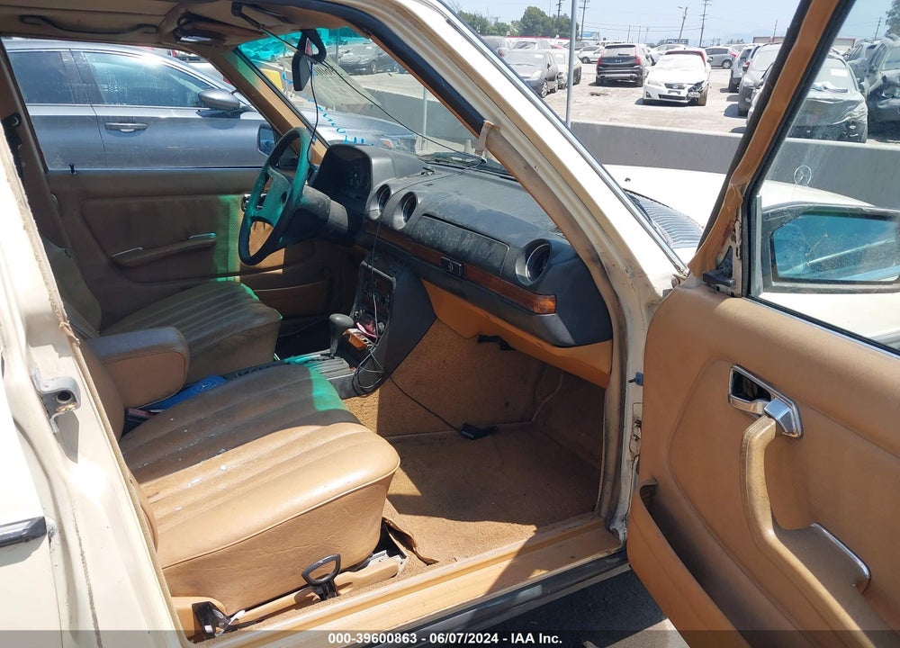 1981 MERCEDES-BENZ 300 D VIN: WDBAB30A6BB249725