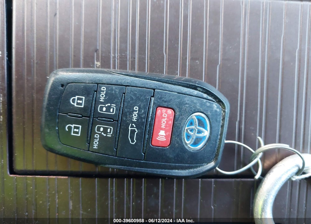 2023 TOYOTA SIENNA XLE VIN: 5TDJRKEC9PS175069