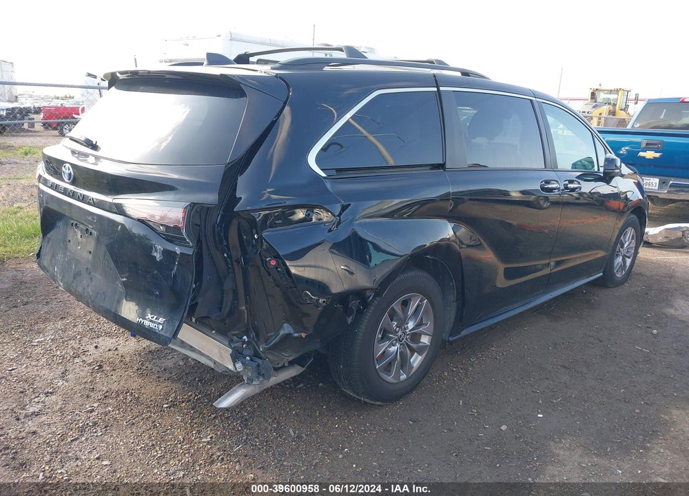 2023 TOYOTA SIENNA XLE VIN: 5TDJRKEC9PS175069