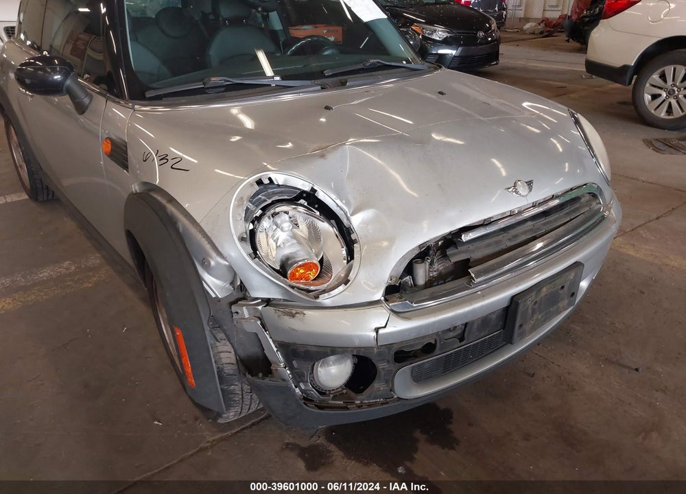 2007 MINI COOPER VIN: WMWMF33557TU60933