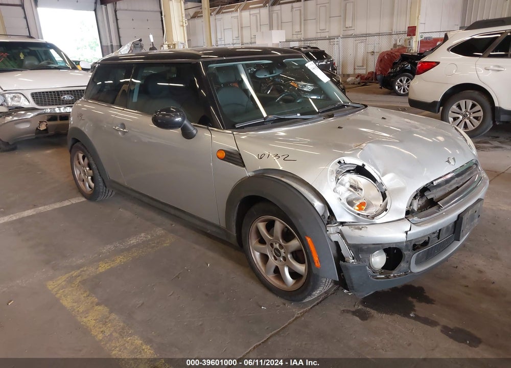 2007 MINI COOPER VIN: WMWMF33557TU60933