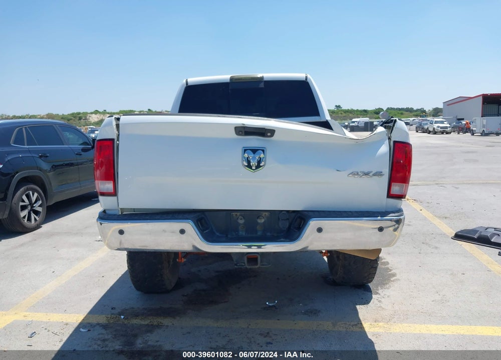 2017 RAM 2500 BIG HORN 4X4 6'4 BOX VIN: 3C6UR5DJ3HG613039