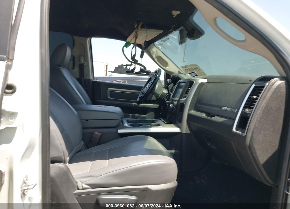 2017 RAM 2500 BIG HORN 4X4 6'4 BOX VIN: 3C6UR5DJ3HG613039