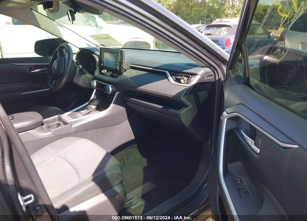 2019 TOYOTA RAV4 XLE VIN: JTMP1RFV8KJ006130