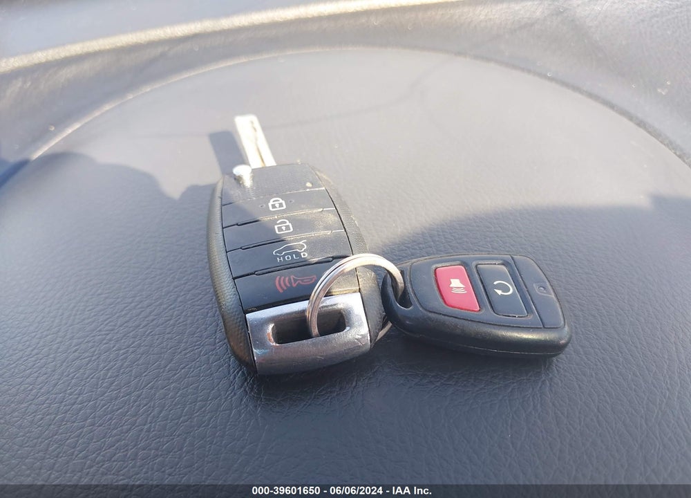 2014 KIA SORENTO LX VIN: 5XYKT4A66EG493386