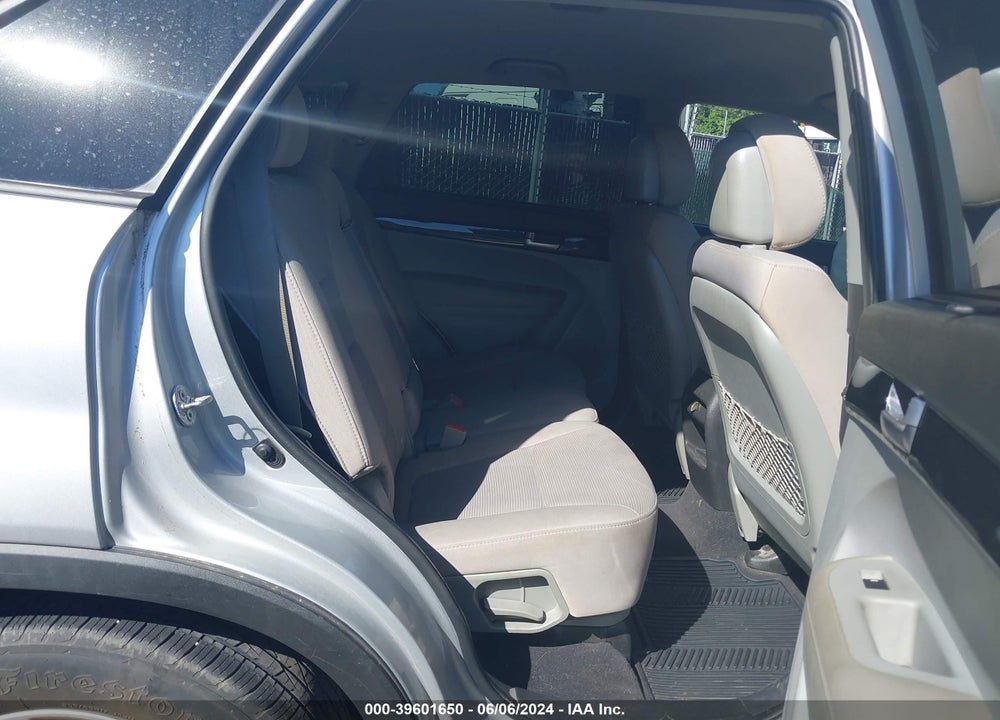 2014 KIA SORENTO LX VIN: 5XYKT4A66EG493386