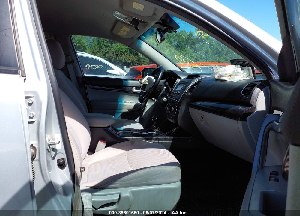 2014 KIA SORENTO LX VIN: 5XYKT4A66EG493386