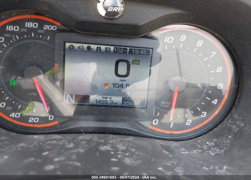 2014 CAN-AM SPYDER ROADSTER RT/RTS/RT LIMITED VIN: 2BXNBDD10EV000529