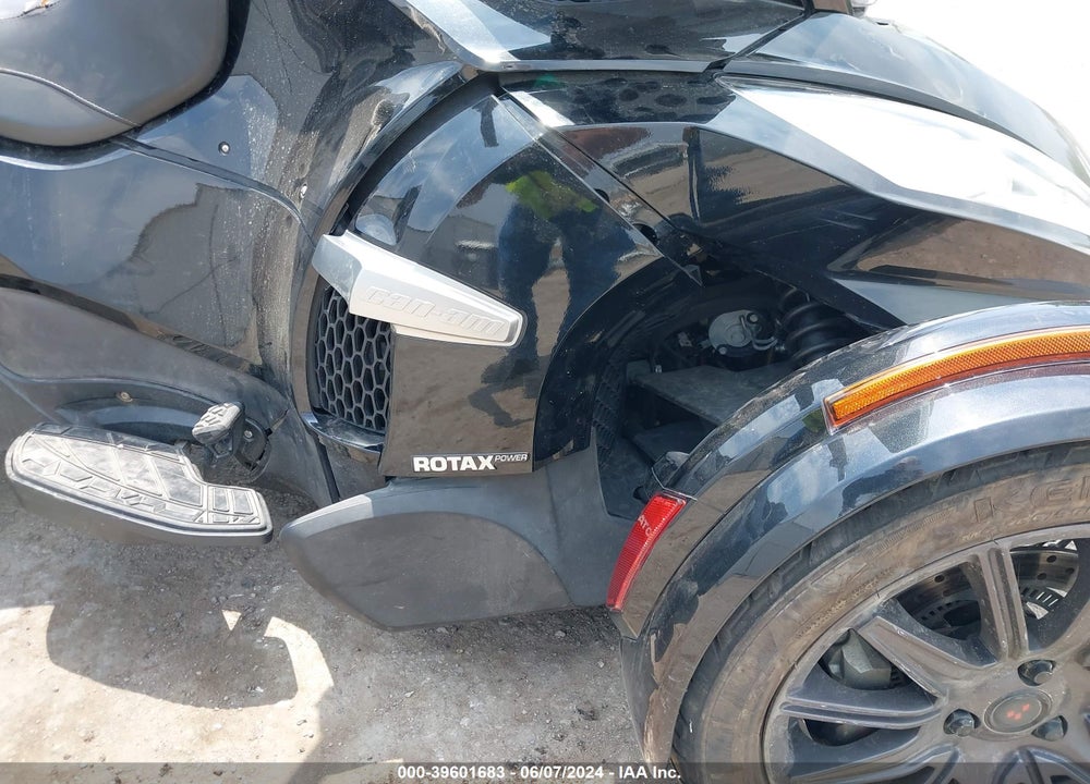 2014 CAN-AM SPYDER ROADSTER RT/RTS/RT LIMITED VIN: 2BXNBDD10EV000529