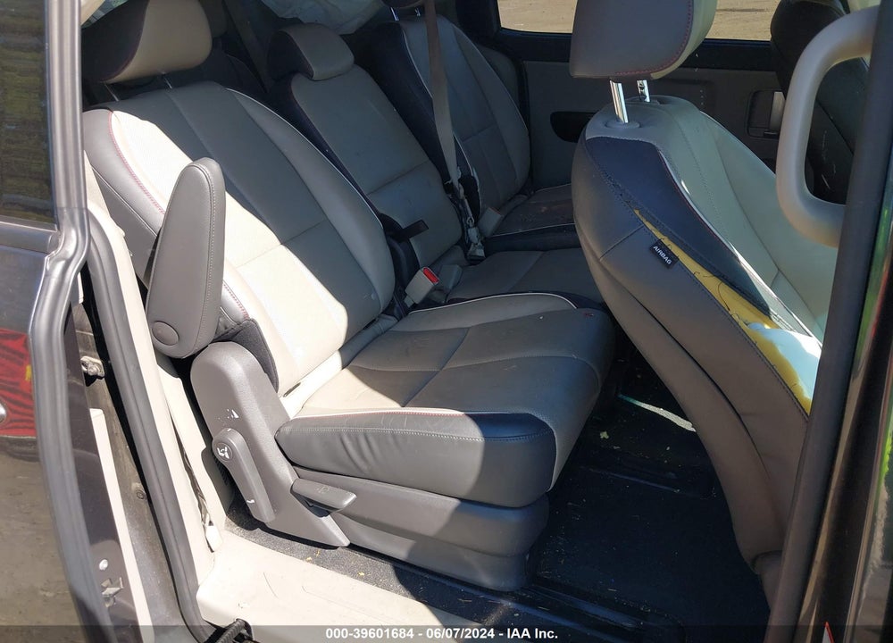 2017 KIA SEDONA EX VIN: KNDMC5C16H6277335