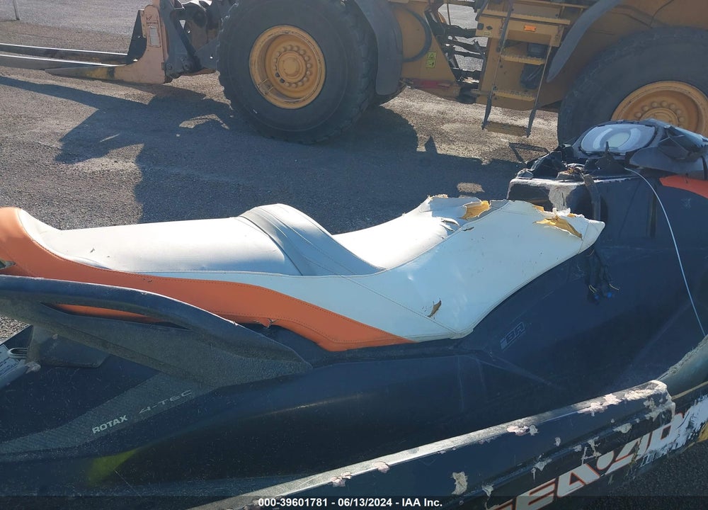 2013 SEADOO --- VIN: YDV32721C313