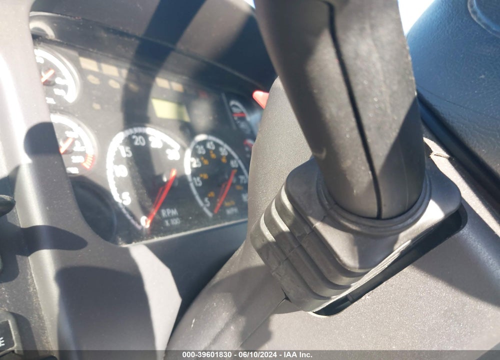 2011 FREIGHTLINER M2 106 MEDIUM DUTY VIN: 1FVACXBS3BDAZ4557