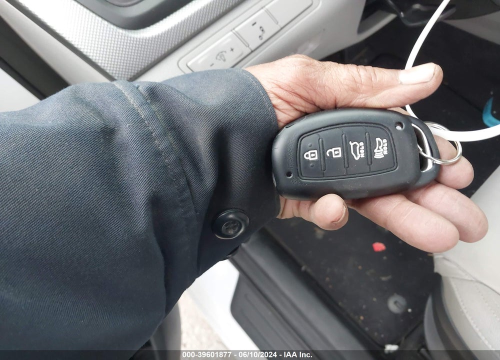 2019 HYUNDAI SONATA HYBRID SE VIN: KMHE24L32KA091519