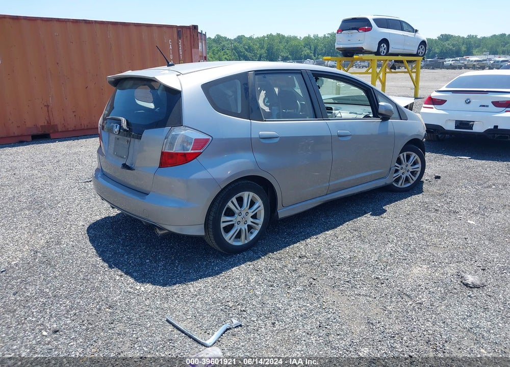 2010 HONDA FIT VIN: JHMGE8G44AC036599