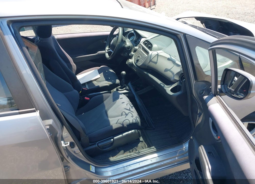 2010 HONDA FIT VIN: JHMGE8G44AC036599