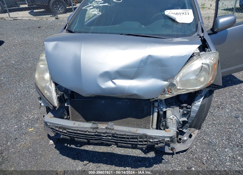 2010 HONDA FIT VIN: JHMGE8G44AC036599