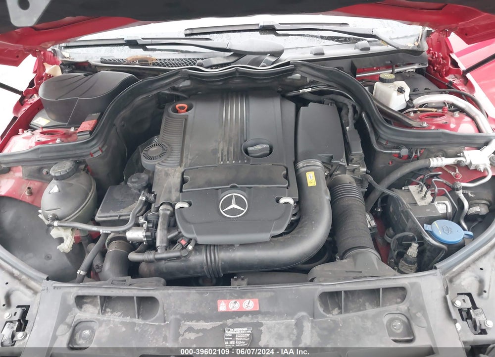 2014 MERCEDES-BENZ C 250 LUXURY/SPORT VIN: WDDGF4HBXEA933311