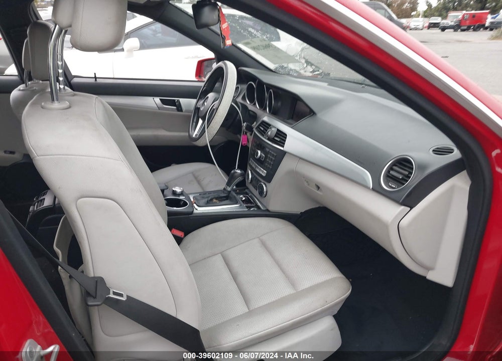 2014 MERCEDES-BENZ C 250 LUXURY/SPORT VIN: WDDGF4HBXEA933311