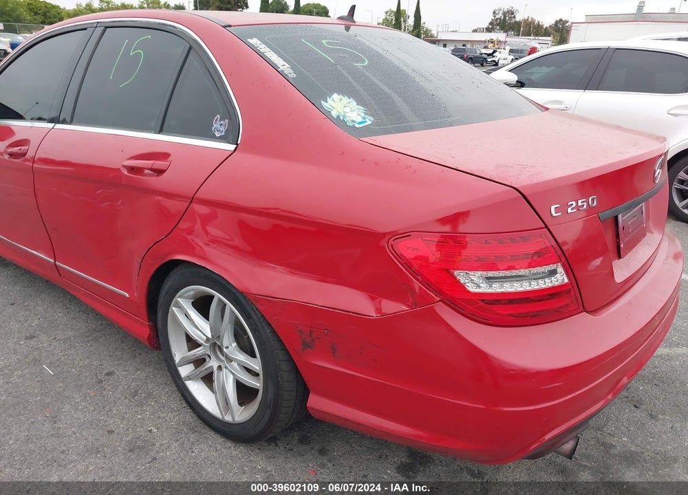 2014 MERCEDES-BENZ C 250 LUXURY/SPORT VIN: WDDGF4HBXEA933311