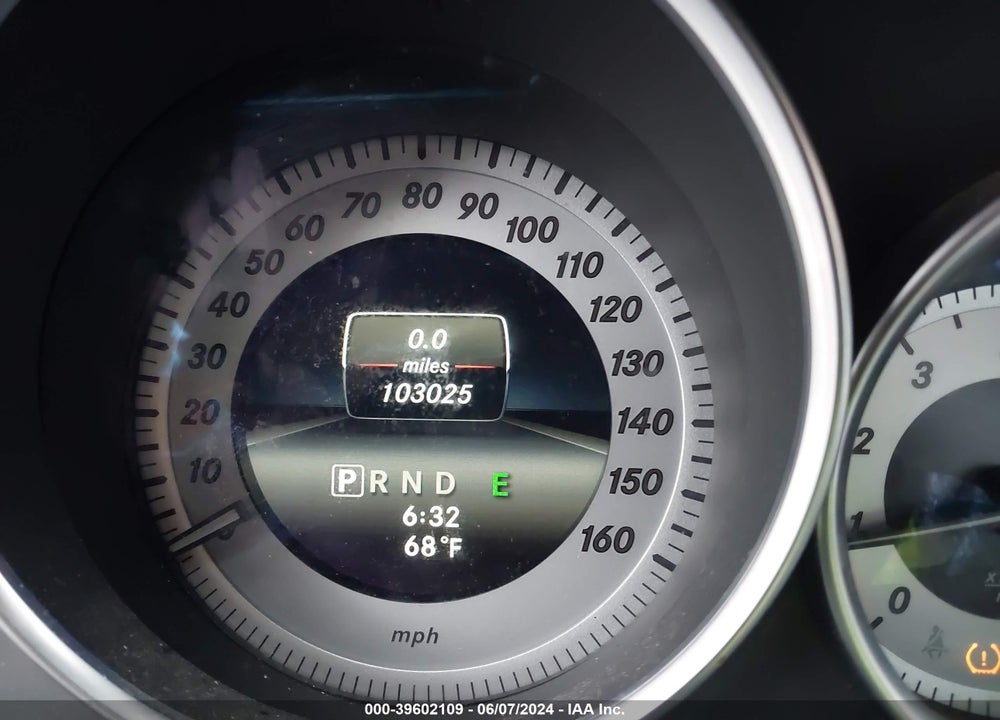 2014 MERCEDES-BENZ C 250 LUXURY/SPORT VIN: WDDGF4HBXEA933311