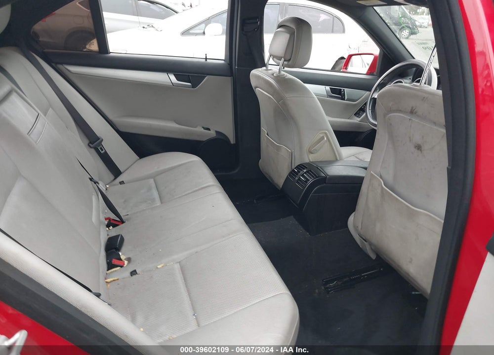 2014 MERCEDES-BENZ C 250 LUXURY/SPORT VIN: WDDGF4HBXEA933311