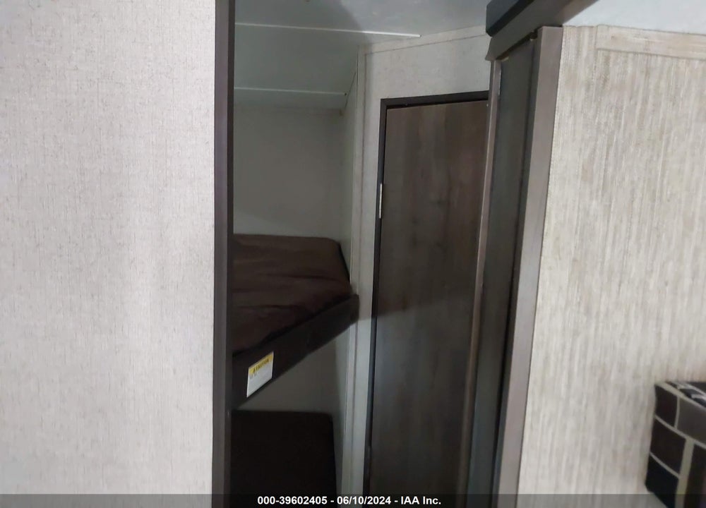 2018 COLEMAN OTHER VIN: 4YDT26227JY935640