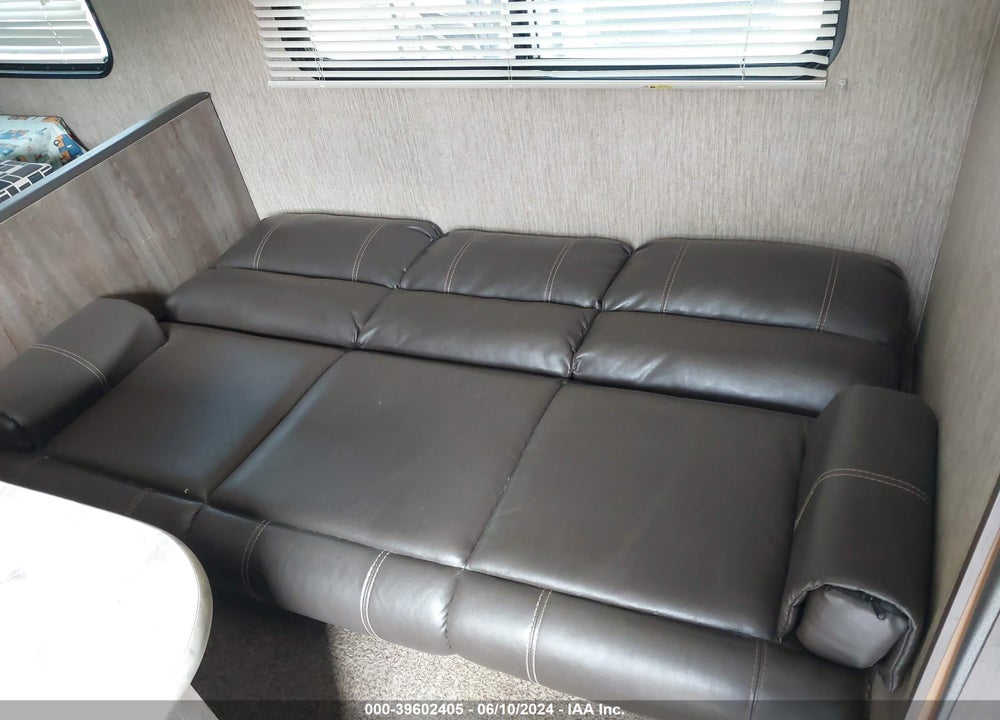 2018 COLEMAN OTHER VIN: 4YDT26227JY935640