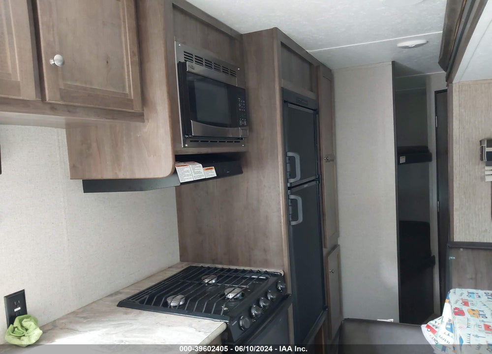 2018 COLEMAN OTHER VIN: 4YDT26227JY935640