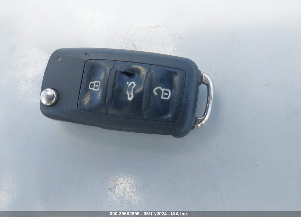 2015 VOLKSWAGEN JETTA 1.8T SE VIN: 3VWD17AJ7FM263801