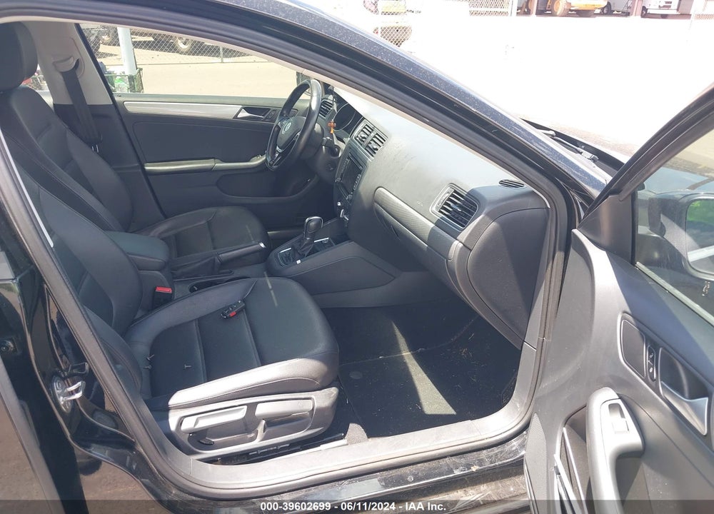 2015 VOLKSWAGEN JETTA 1.8T SE VIN: 3VWD17AJ7FM263801