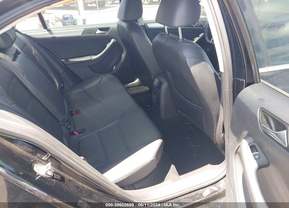 2015 VOLKSWAGEN JETTA 1.8T SE VIN: 3VWD17AJ7FM263801