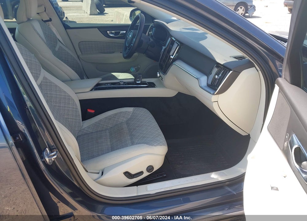 2022 VOLVO S60 B5 MOMENTUM VIN: 7JRL12FZ6NG178068