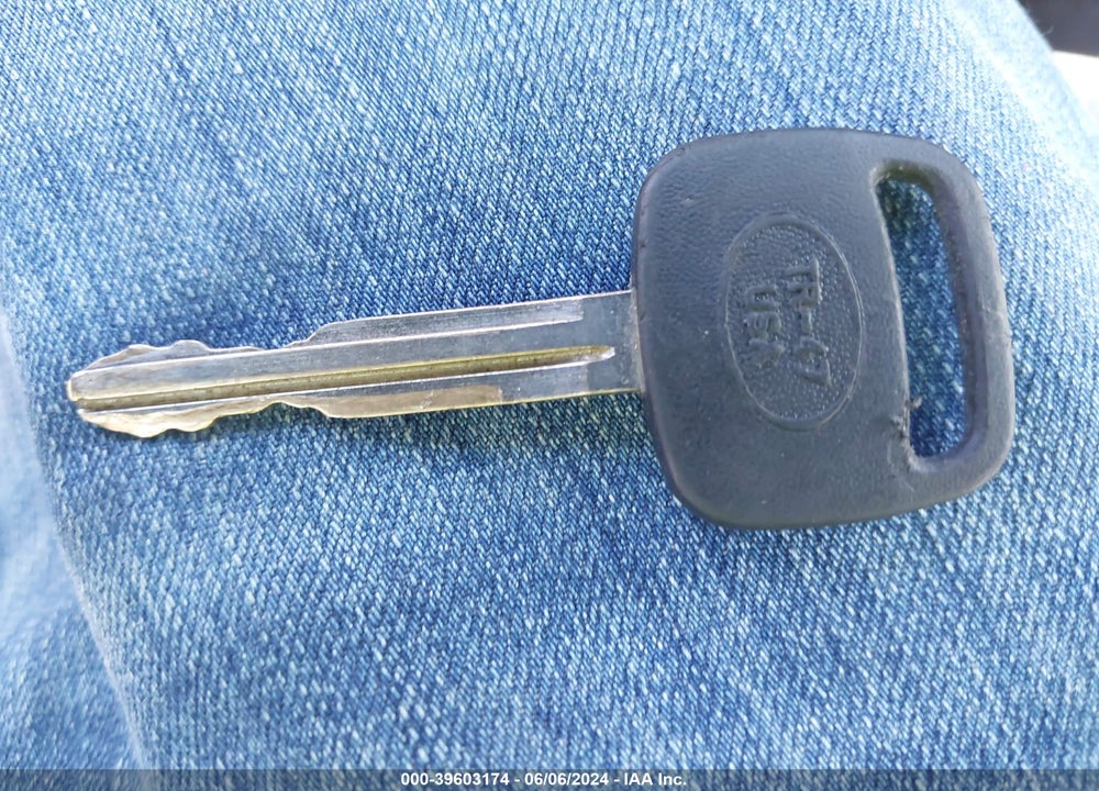 2001 TOYOTA CAMRY LE V6 VIN: JT2BF22K310302376