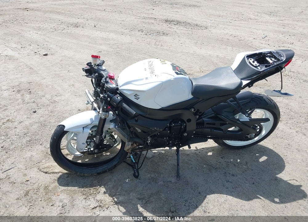 2020 SUZUKI GSX-R600 VIN: JS1GN7FAXL7100685