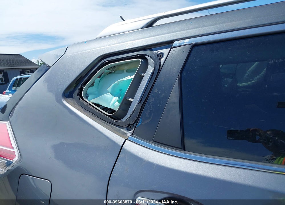 2015 NISSAN ROGUE SL VIN: 5N1AT2MV4FC922965