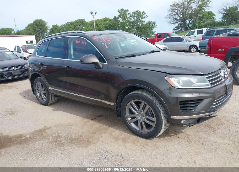 2016 VOLKSWAGEN TOUAREG VR6 LUX VIN: WVGEF9BP5GD011299