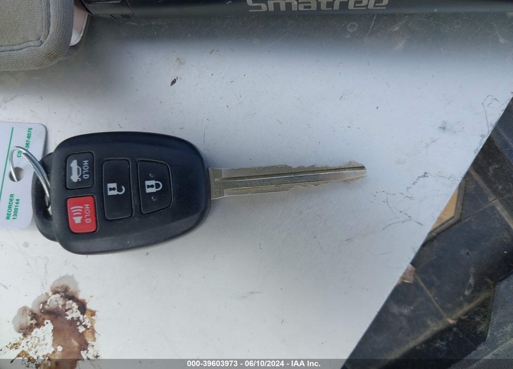 2017 TOYOTA COROLLA SE VIN: 5YFBURHE8HP688185