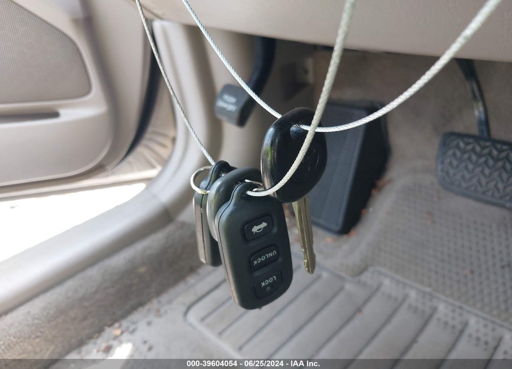 2003 TOYOTA CAMRY XLE VIN: JTDBE30KX30160839