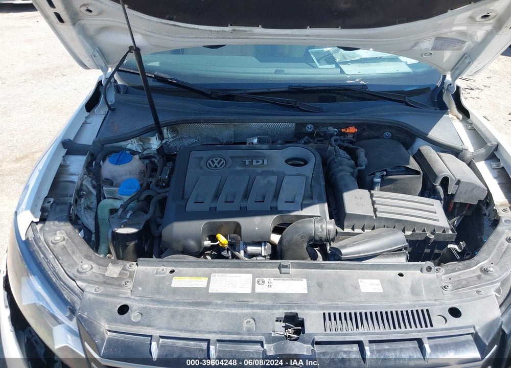 2014 VOLKSWAGEN PASSAT 2.0L TDI SE VIN: 1VWBN7A35EC044896
