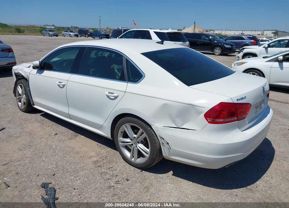 2014 VOLKSWAGEN PASSAT 2.0L TDI SE VIN: 1VWBN7A35EC044896