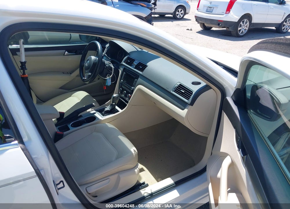 2014 VOLKSWAGEN PASSAT 2.0L TDI SE VIN: 1VWBN7A35EC044896