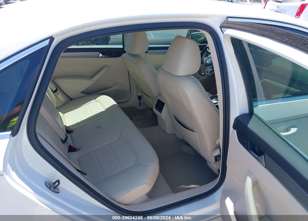 2014 VOLKSWAGEN PASSAT 2.0L TDI SE VIN: 1VWBN7A35EC044896
