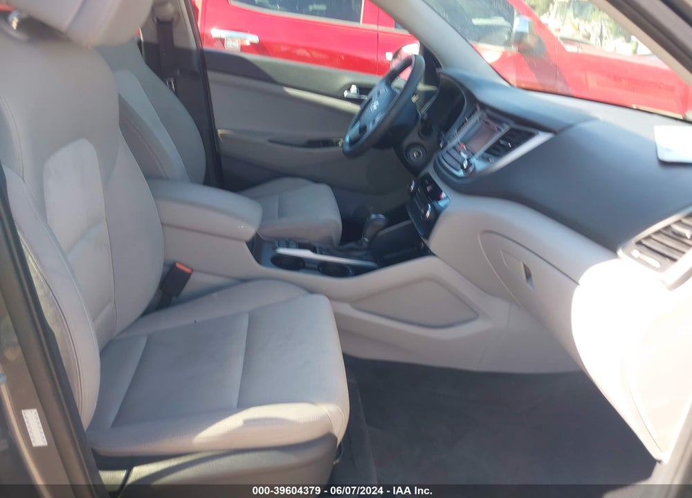 2016 HYUNDAI TUCSON SE VIN: KM8J3CA40GU122421